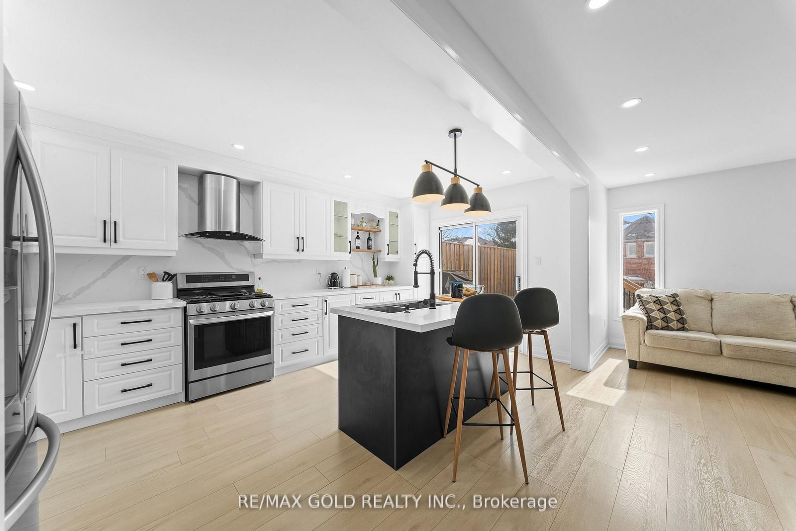 Detached House for sale at 18 Russell Street, Halton Hills, Ontario, L7G 5Y7 - Georgetown - MLS: W13006792