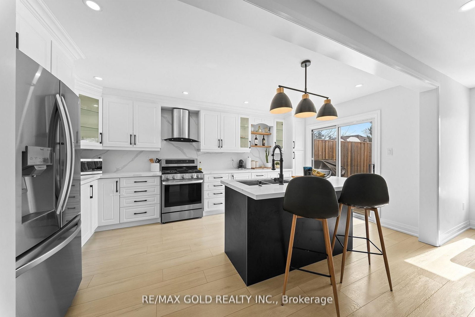 Detached House for sale at 18 Russell Street, Halton Hills, Ontario, L7G 5Y7 - Georgetown - MLS: W13006792