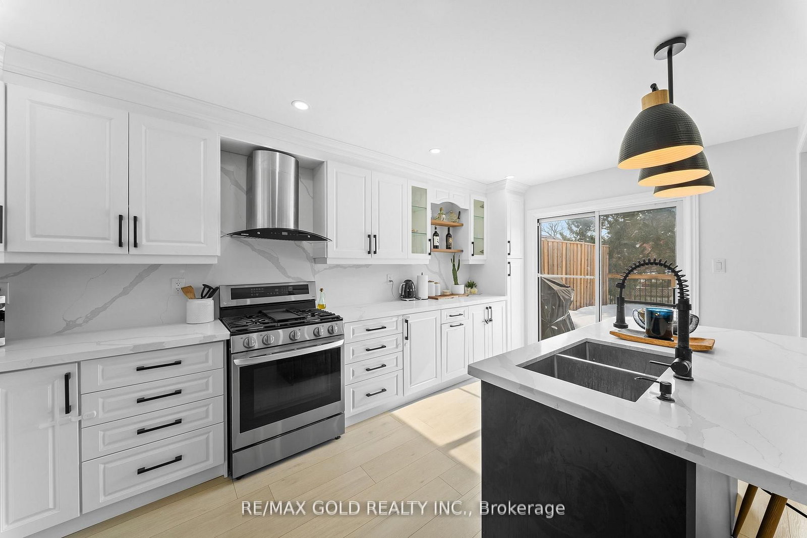 Detached House for sale at 18 Russell Street, Halton Hills, Ontario, L7G 5Y7 - Georgetown - MLS: W13006792