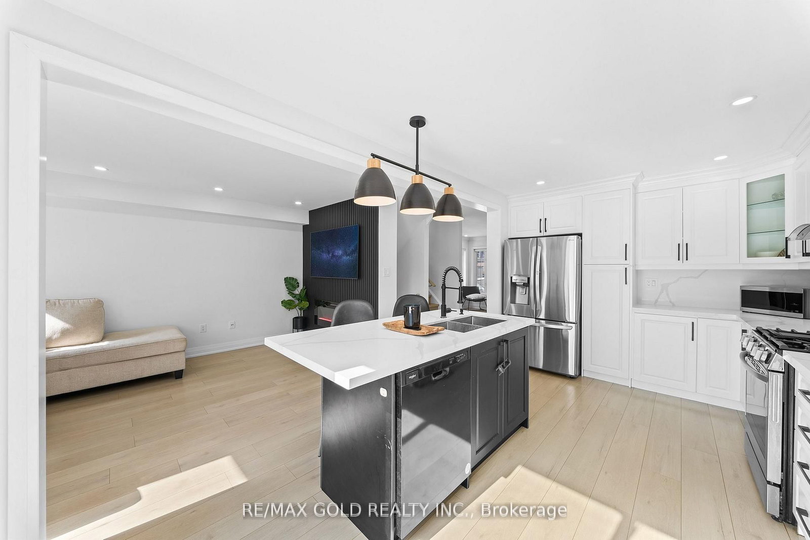 Detached House for sale at 18 Russell Street, Halton Hills, Ontario, L7G 5Y7 - Georgetown - MLS: W13006792