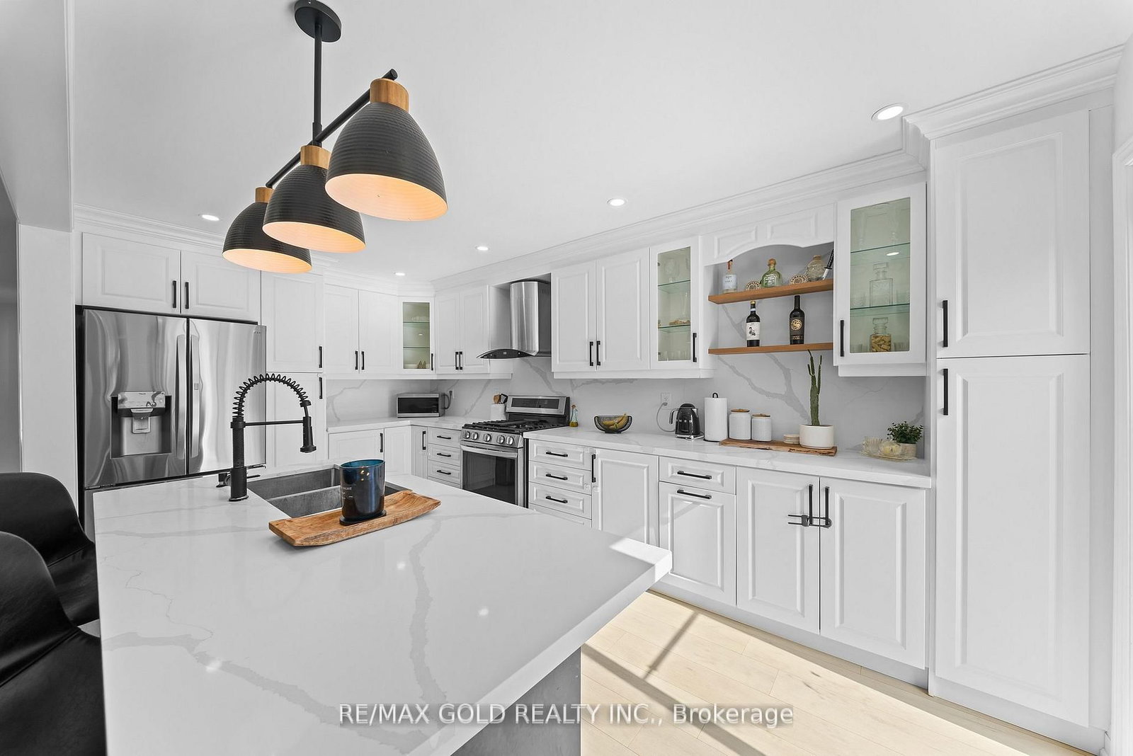 Detached House for sale at 18 Russell Street, Halton Hills, Ontario, L7G 5Y7 - Georgetown - MLS: W13006792