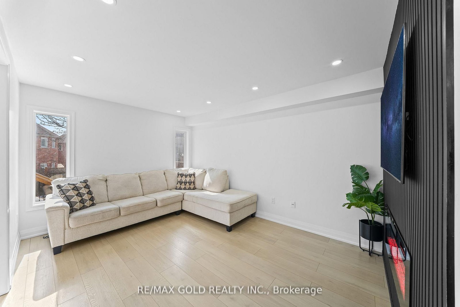 Detached House for sale at 18 Russell Street, Halton Hills, Ontario, L7G 5Y7 - Georgetown - MLS: W13006792