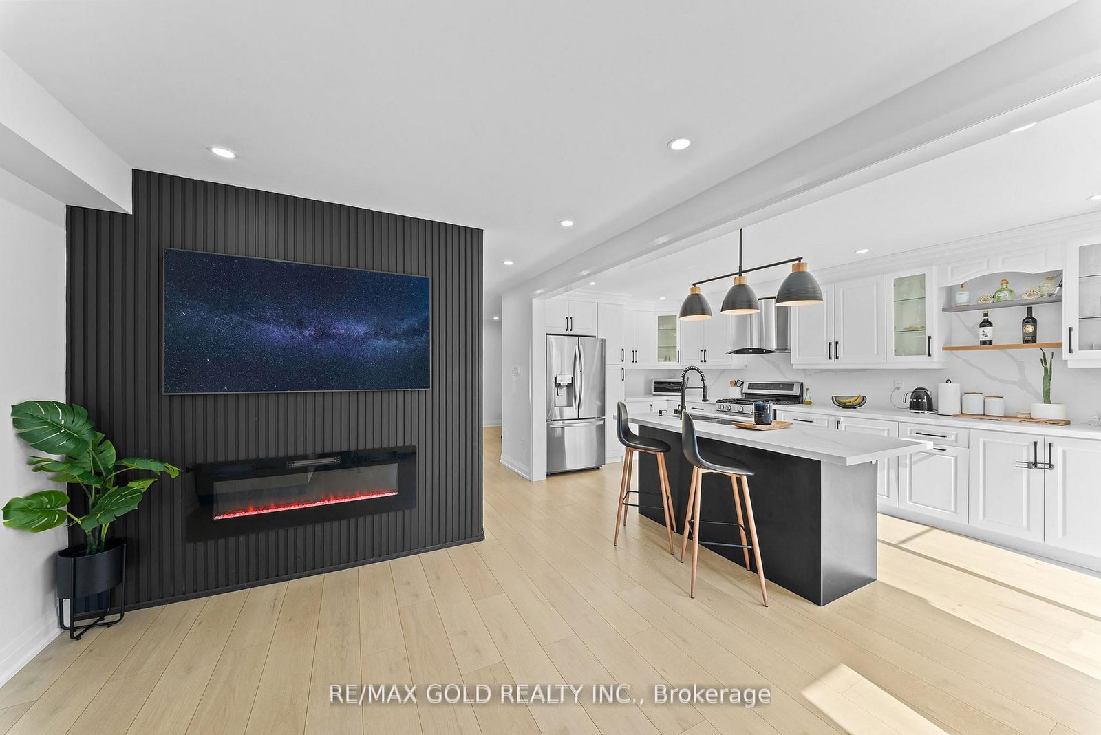 Detached House for sale at 18 Russell Street, Halton Hills, Ontario, L7G 5Y7 - Georgetown - MLS: W13006792