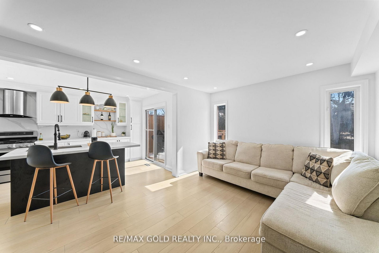 Detached House for sale at 18 Russell Street, Halton Hills, Ontario, L7G 5Y7 - Georgetown - MLS: W13006792