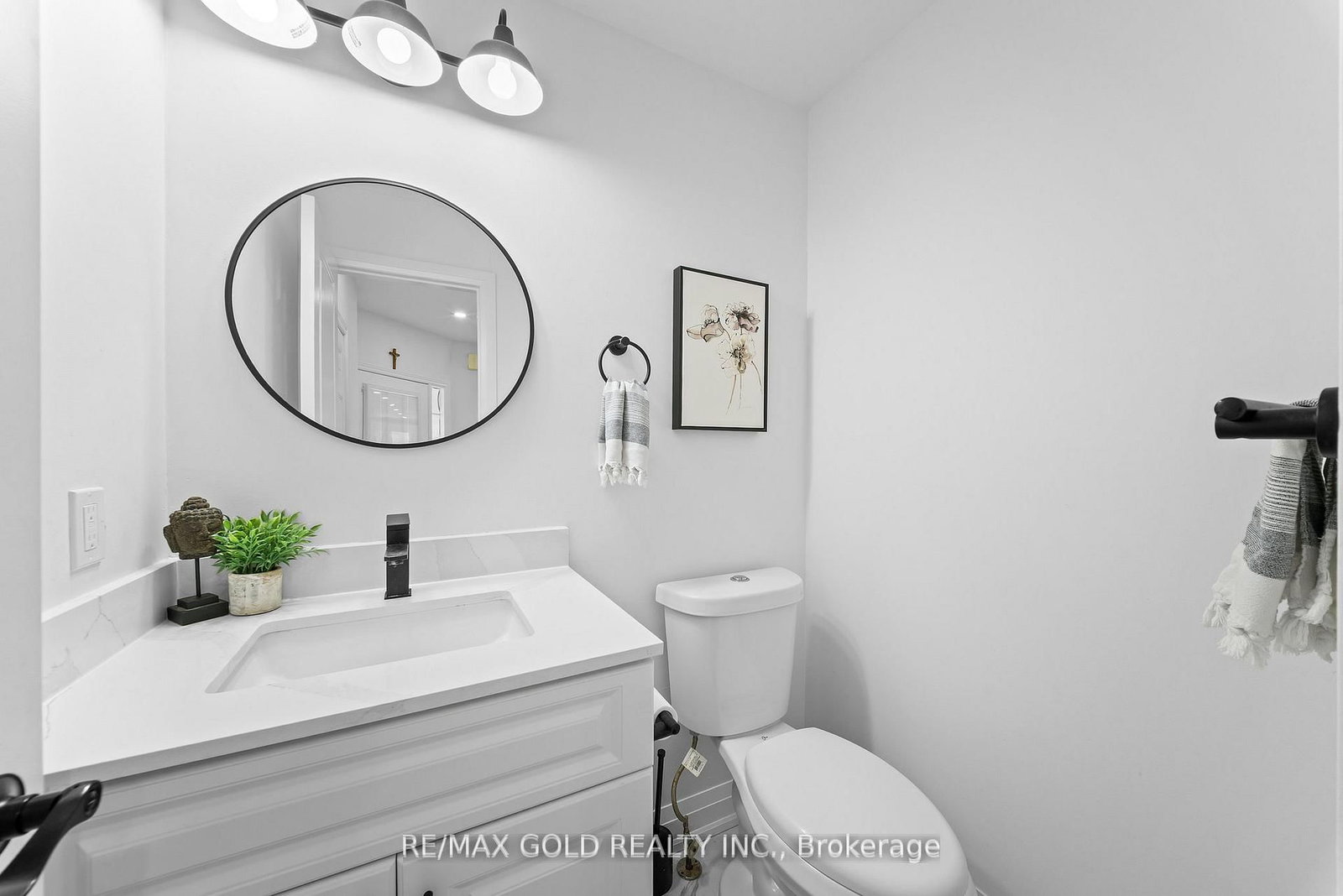 Detached House for sale at 18 Russell Street, Halton Hills, Ontario, L7G 5Y7 - Georgetown - MLS: W13006792