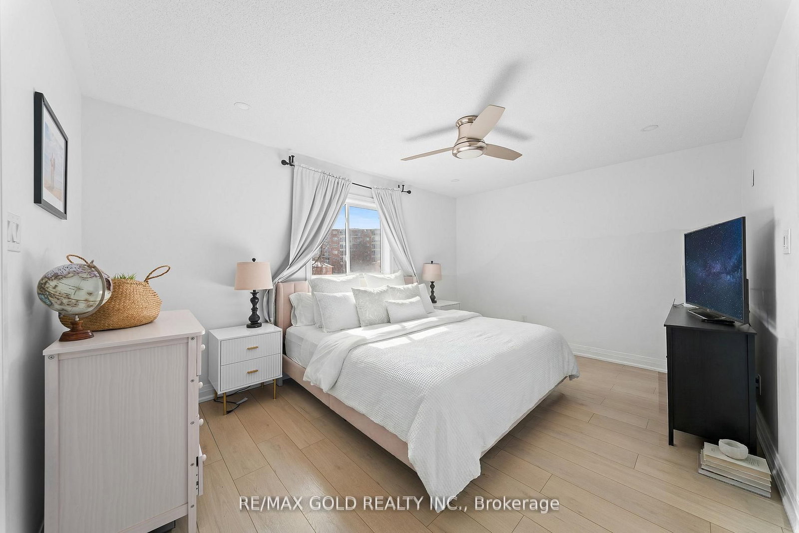 Detached House for sale at 18 Russell Street, Halton Hills, Ontario, L7G 5Y7 - Georgetown - MLS: W13006792