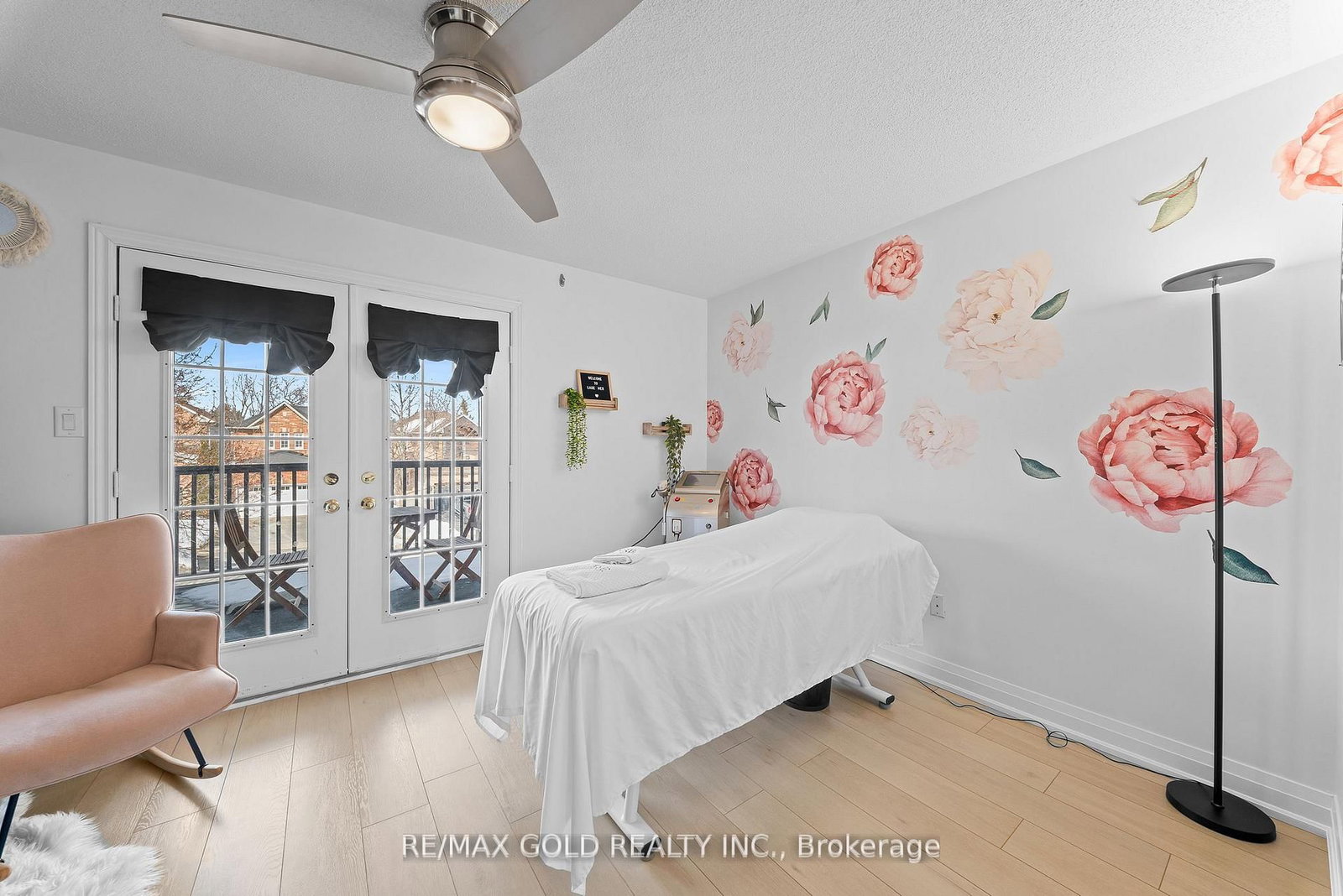 Detached House for sale at 18 Russell Street, Halton Hills, Ontario, L7G 5Y7 - Georgetown - MLS: W13006792