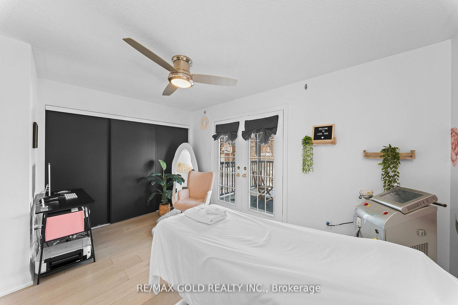 Detached House for sale at 18 Russell Street, Halton Hills, Ontario, L7G 5Y7 - Georgetown - MLS: W13006792