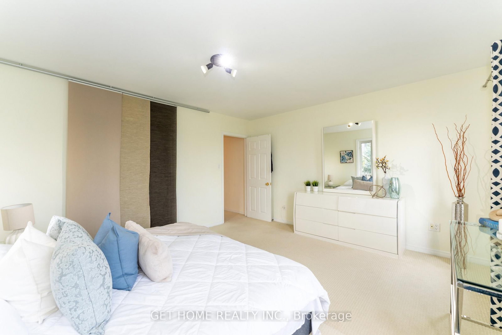 840 Dundas Street W, Unit 25 - Photo 32