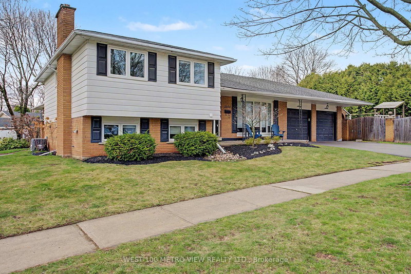 2144 Sandringham Dr, Burlington, L7P 1T9 | Image 2