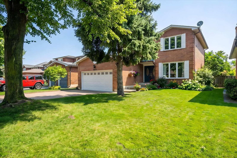 2071 Pen St, Oakville, L6H 3L2 | Image 3