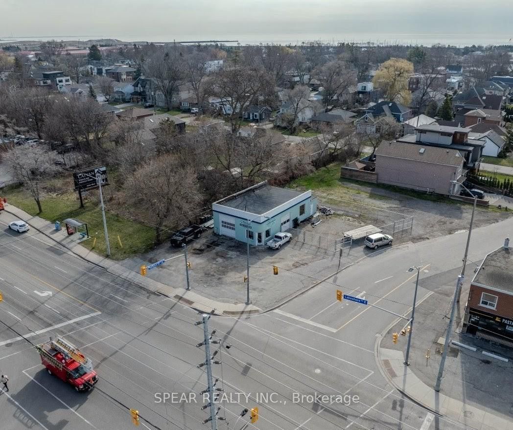 570 Lakeshore Road E - Photo 2