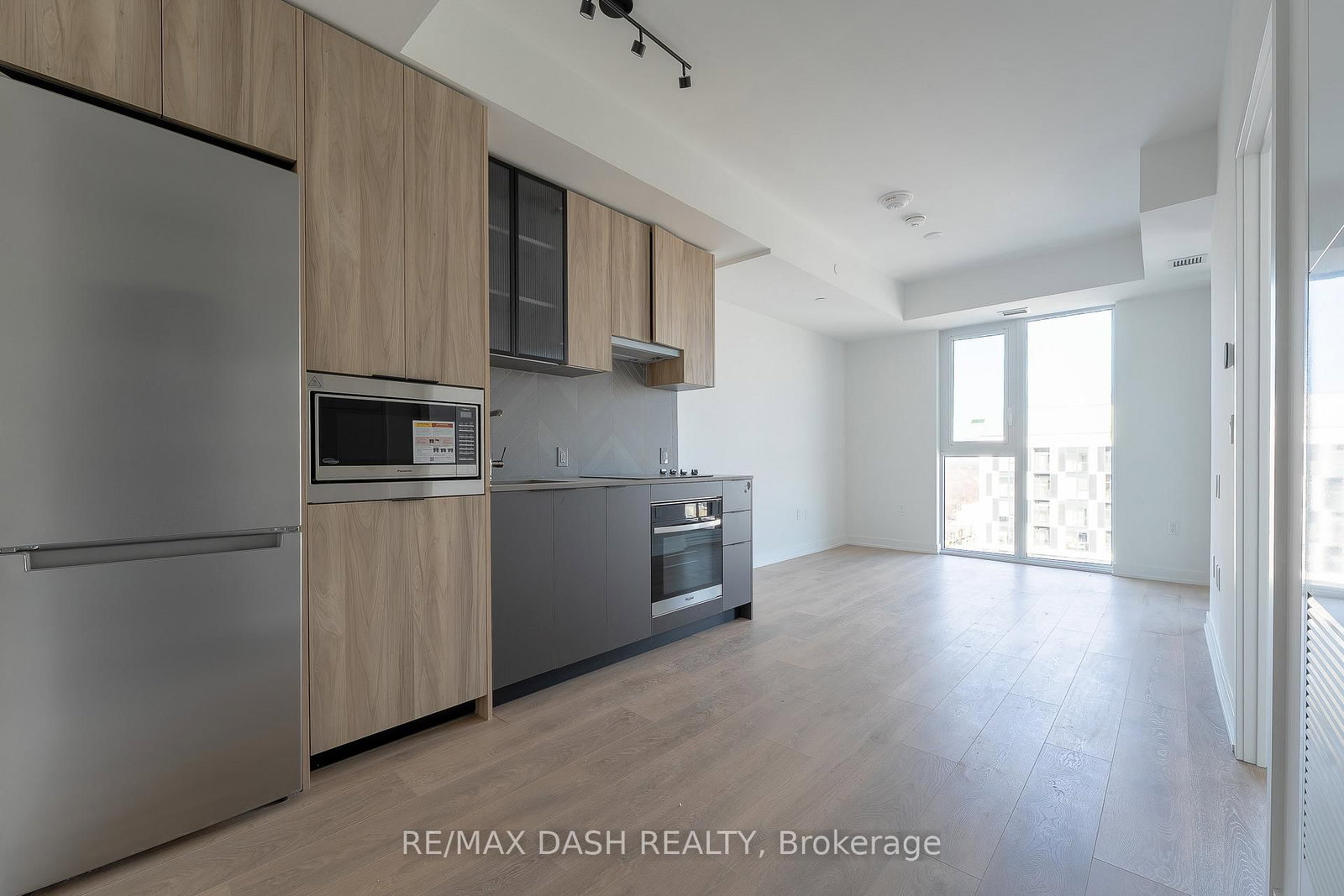 1037 THE QUEENSWAY Avenue, Unit 1001 - Photo 5