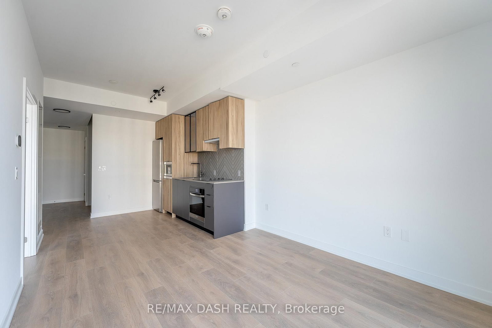 1037 THE QUEENSWAY Avenue, Unit 1001 - Photo 6