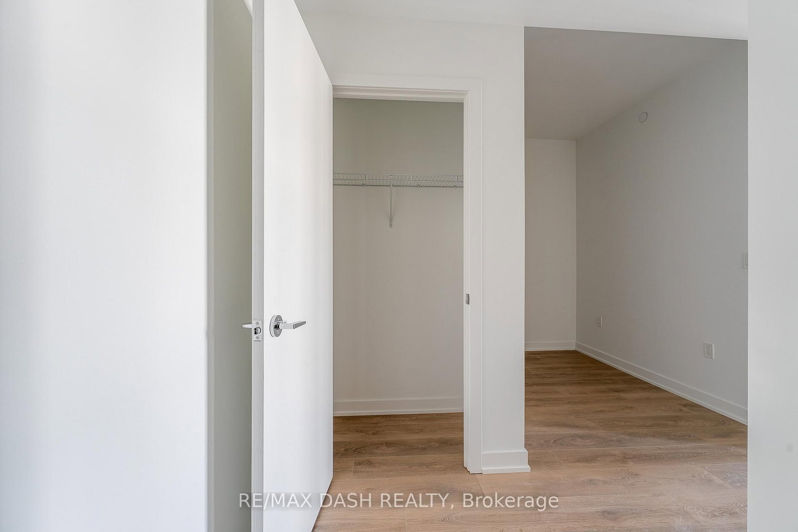 1037 THE QUEENSWAY Avenue, Unit 1001 - Photo 9