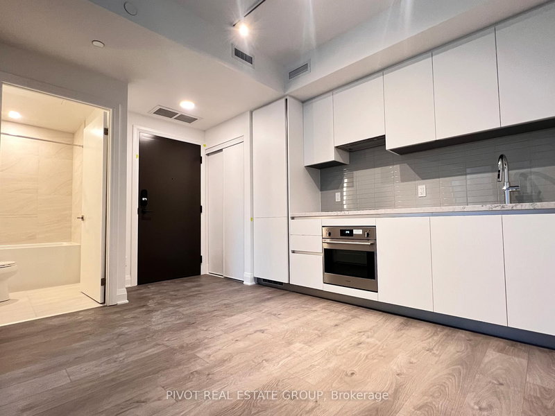 home for lease on 2706-2 Erskine Road