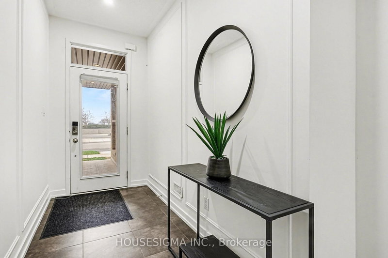 197 Sabina Dr, Oakville, L6H 0L4 | Image 2