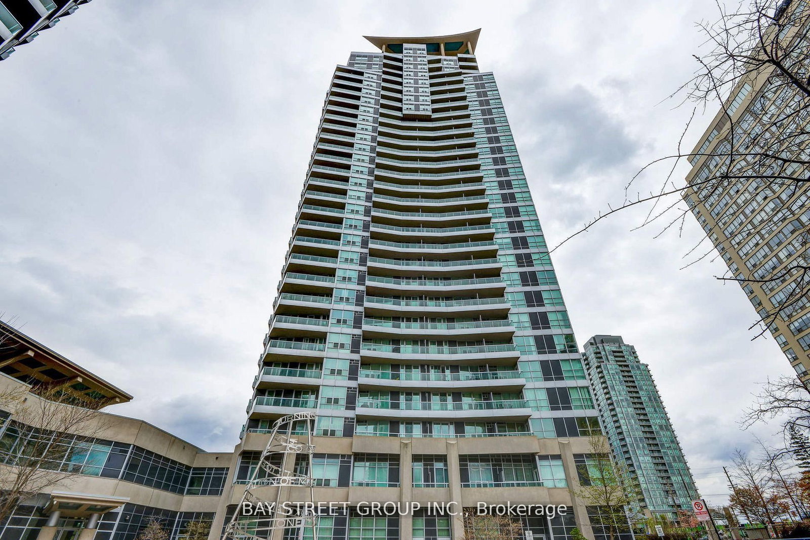 33 Elm Drive W, Unit TP2706