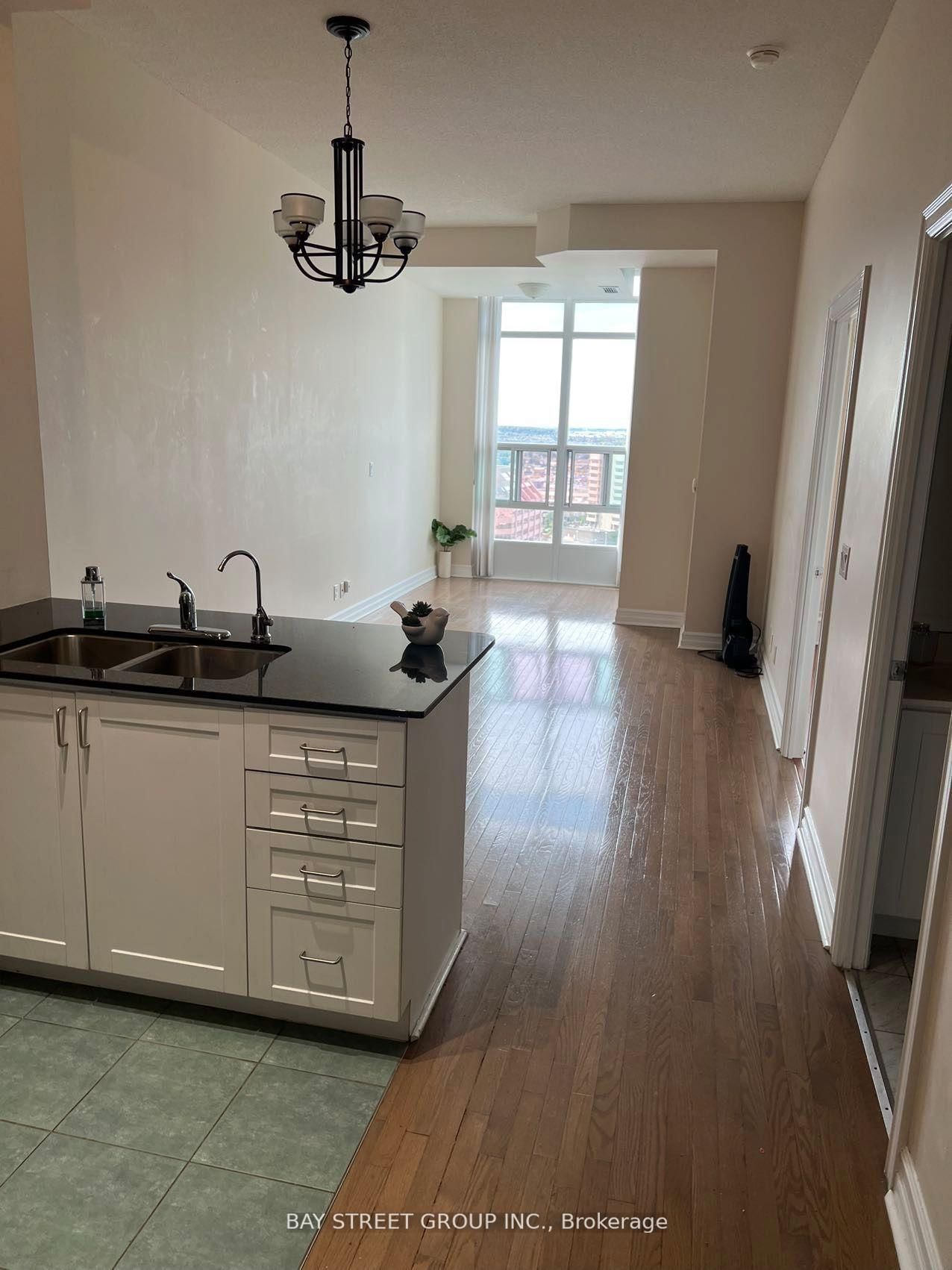 33 Elm Drive W, Unit TP2706 - Photo 10