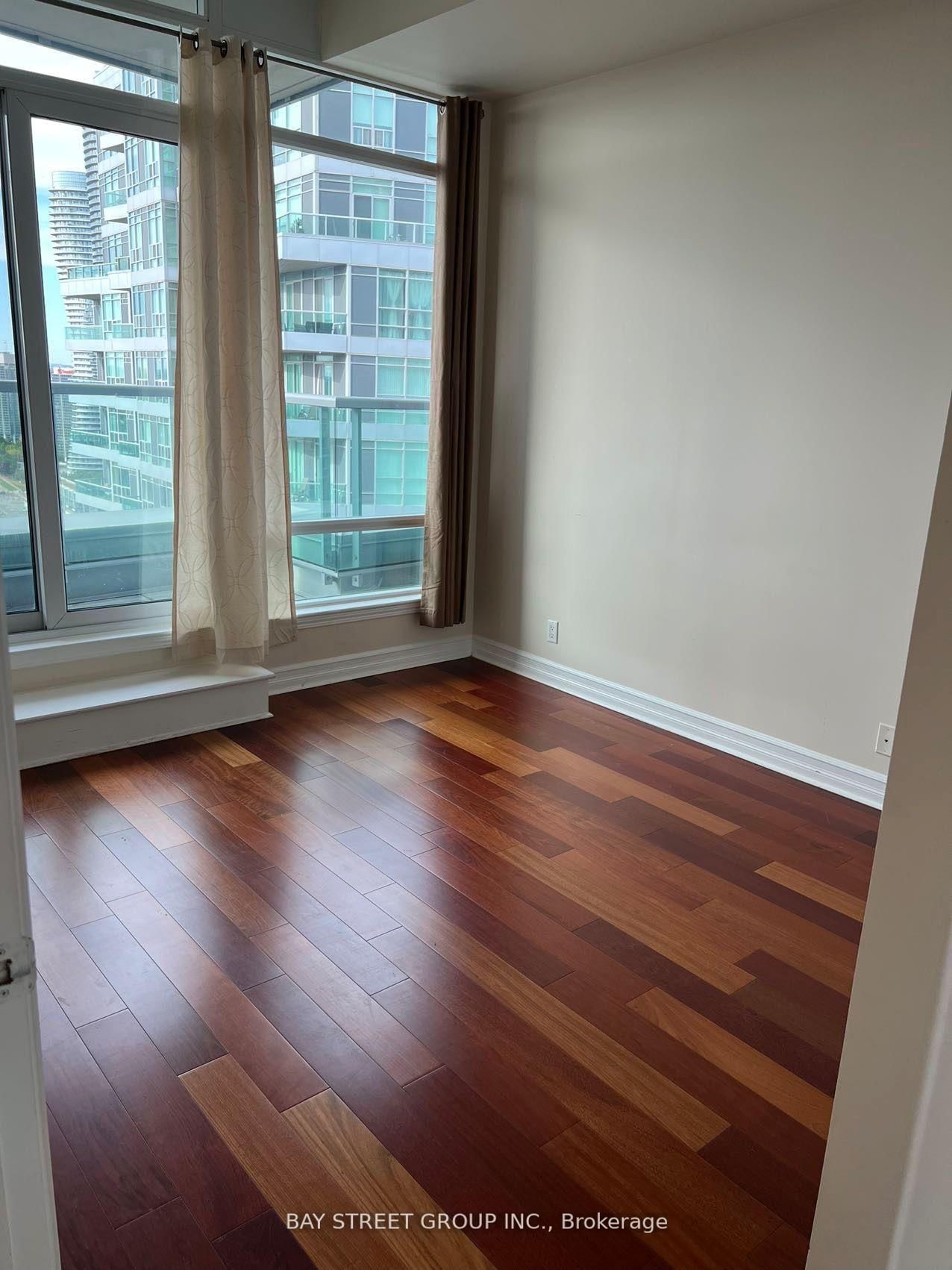 33 Elm Drive W, Unit TP2706 - Photo 5