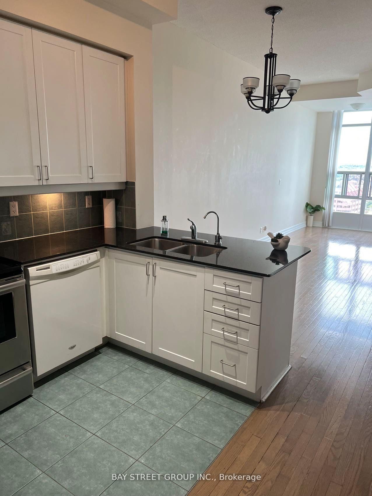 33 Elm Drive W, Unit TP2706 - Photo 6