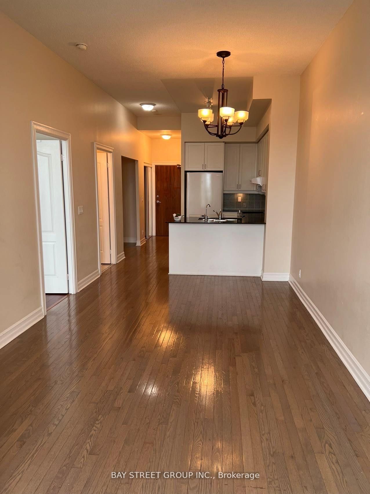 33 Elm Drive W, Unit TP2706 - Photo 8