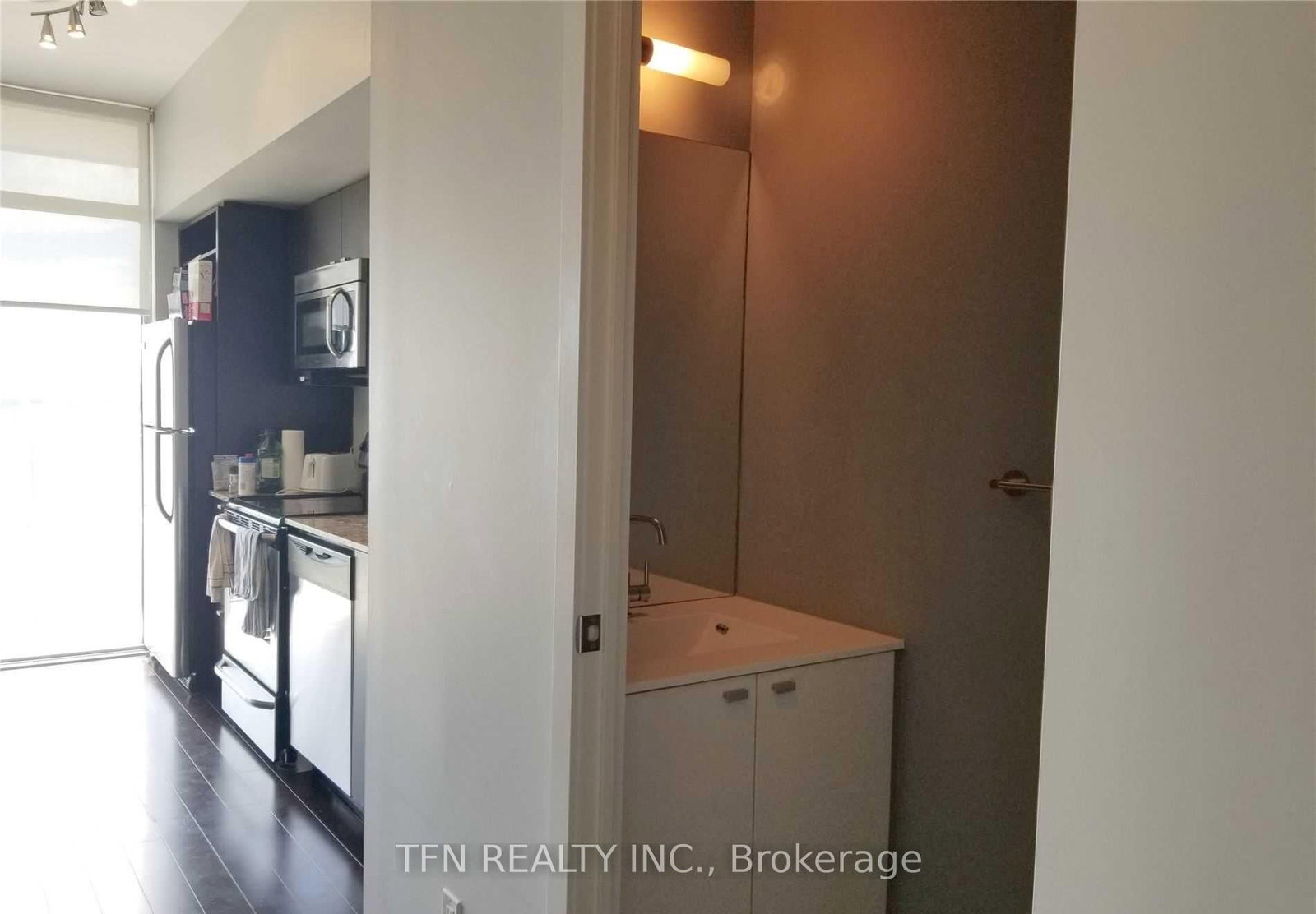 105 The Queensway Avenue, Unit 1005 - Photo 10