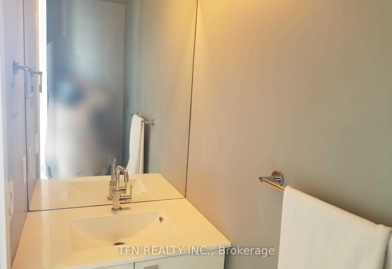 105 The Queensway Avenue, Unit 1005 - Photo 11