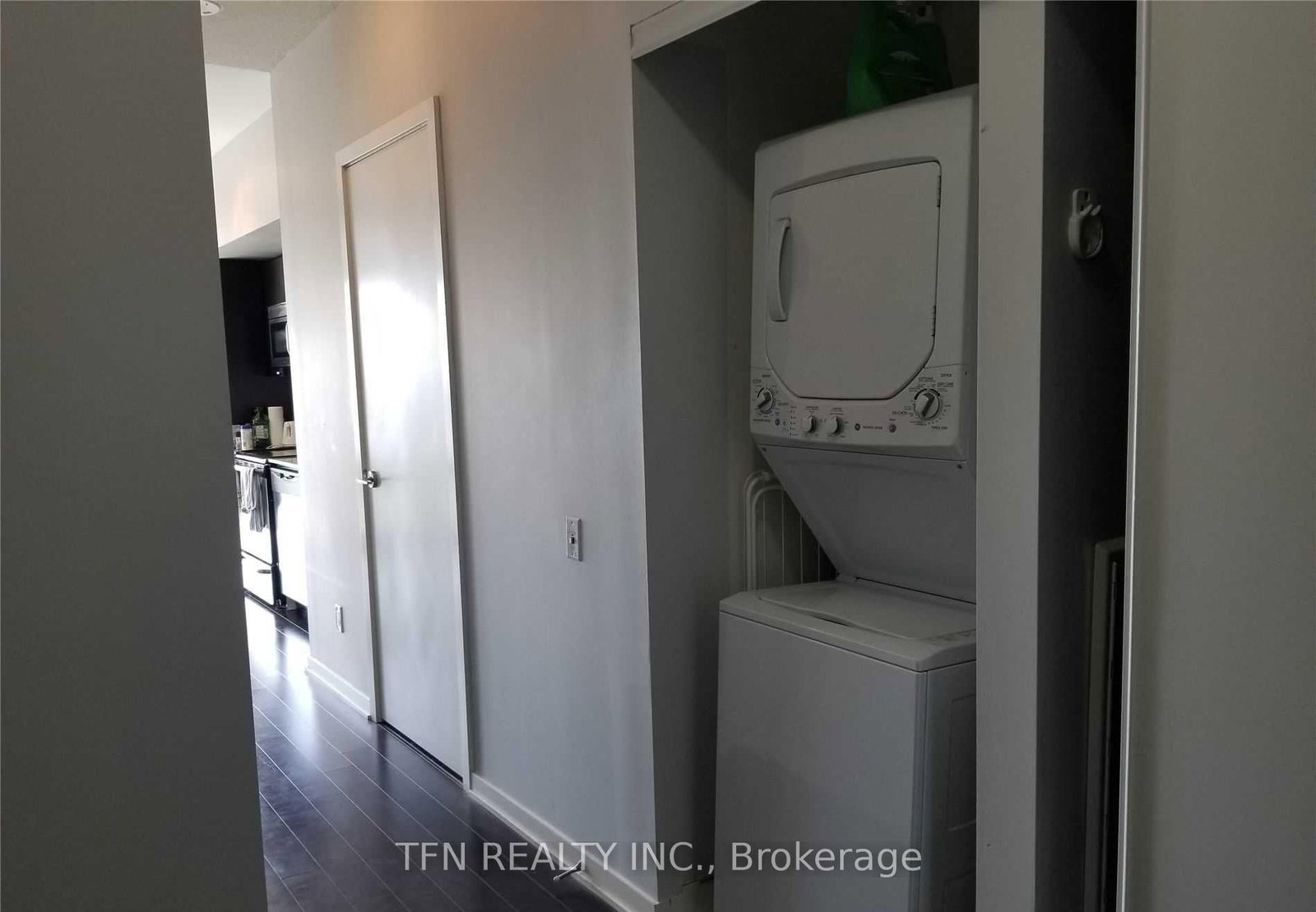 105 The Queensway Avenue, Unit 1005 - Photo 8