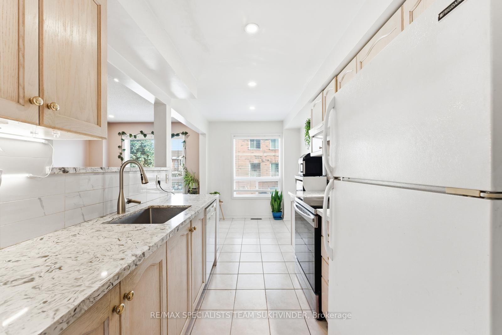 Townhouse for sale at 92-2 Clay Brick Court, Brampton, Ontario, L6V 4M7 - Brampton North - MLS: W13007918