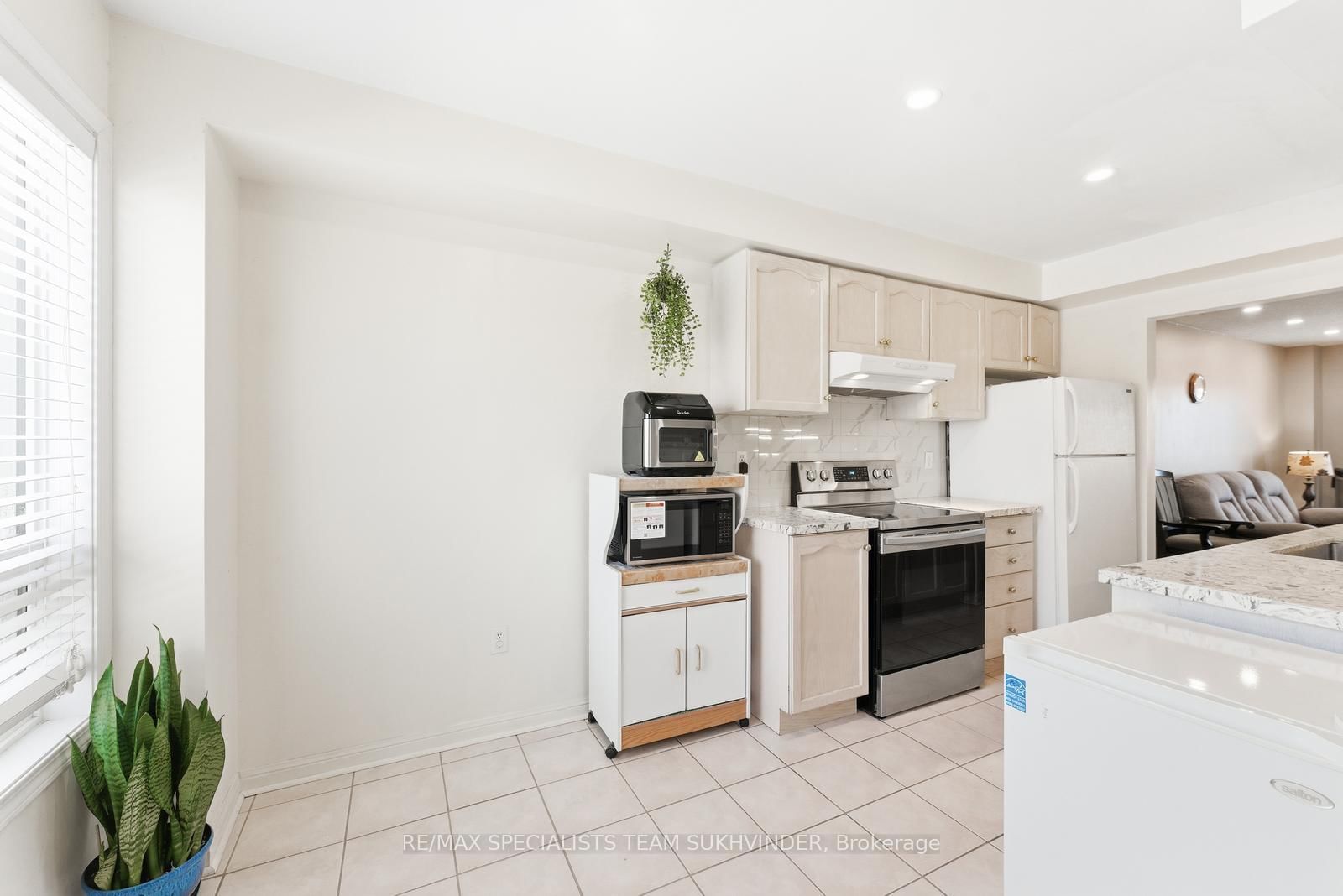 Townhouse for sale at 92-2 Clay Brick Court, Brampton, Ontario, L6V 4M7 - Brampton North - MLS: W13007918