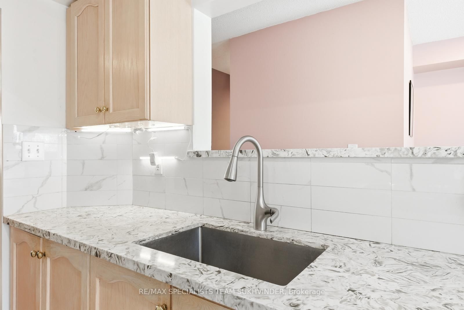 Townhouse for sale at 92-2 Clay Brick Court, Brampton, Ontario, L6V 4M7 - Brampton North - MLS: W13007918