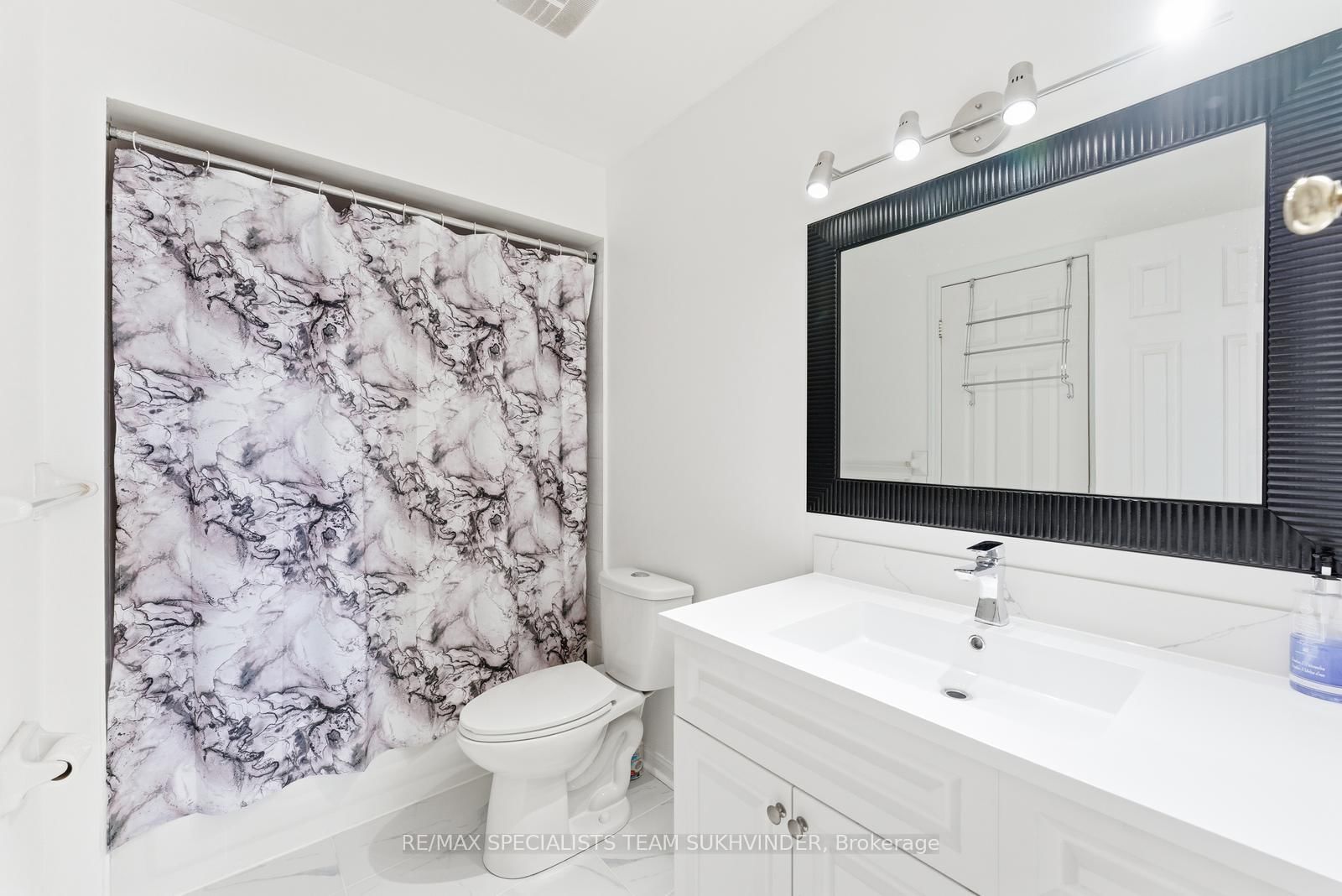 Townhouse for sale at 92-2 Clay Brick Court, Brampton, Ontario, L6V 4M7 - Brampton North - MLS: W13007918