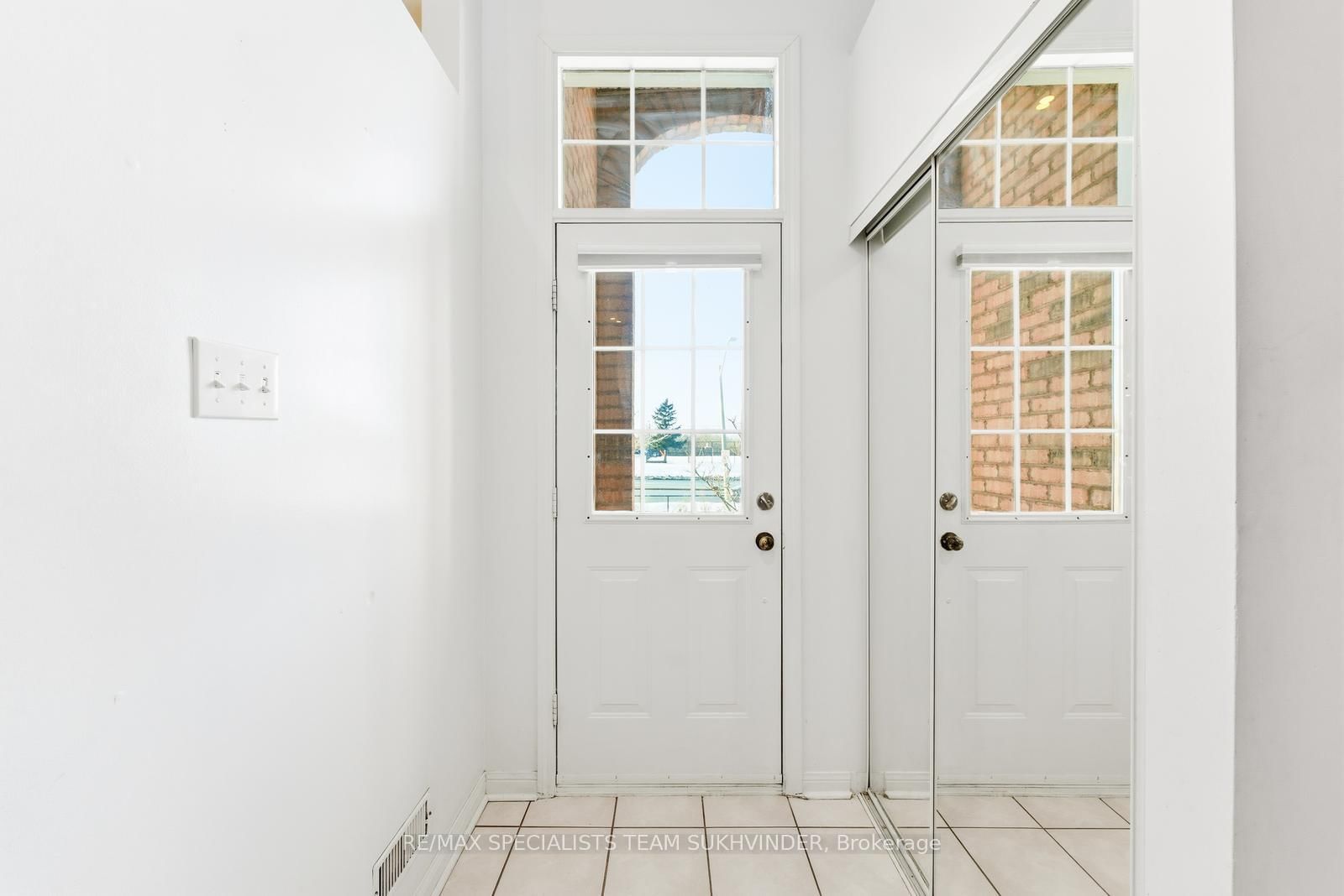 Townhouse for sale at 92-2 Clay Brick Court, Brampton, Ontario, L6V 4M7 - Brampton North - MLS: W13007918