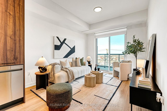 511 - 10 Lagerfeld Drive