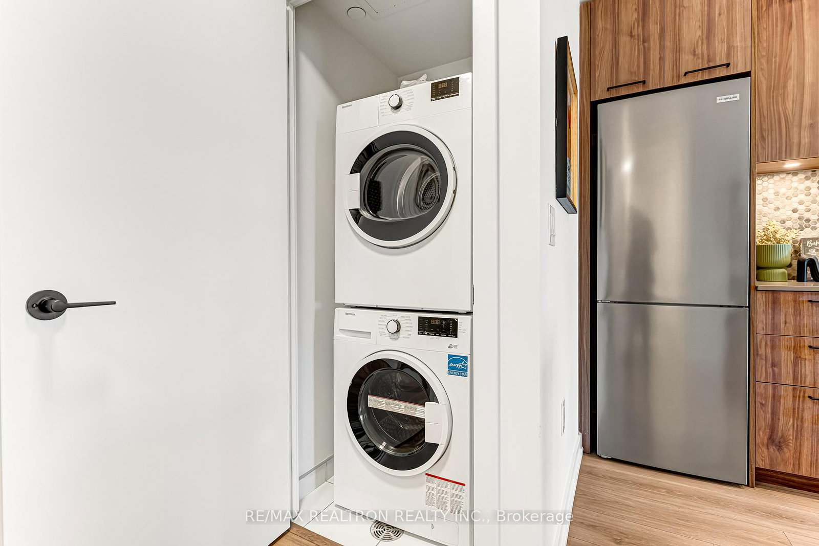 10 Lagerfeld Drive, Unit 511 - Photo 34