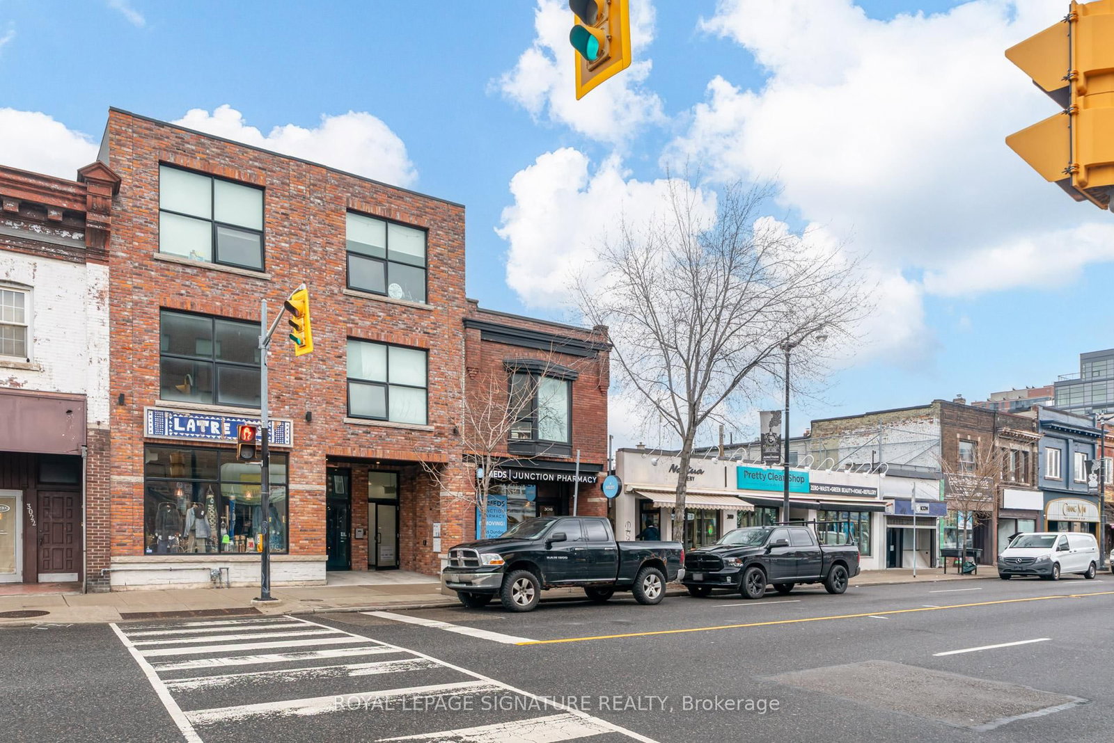 3016 Dundas Street W - Photo 2