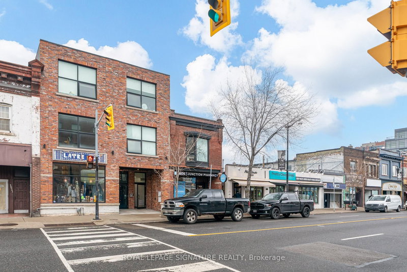 3016 Dundas St W, Toronto, M6P 1Z3 | Image 2