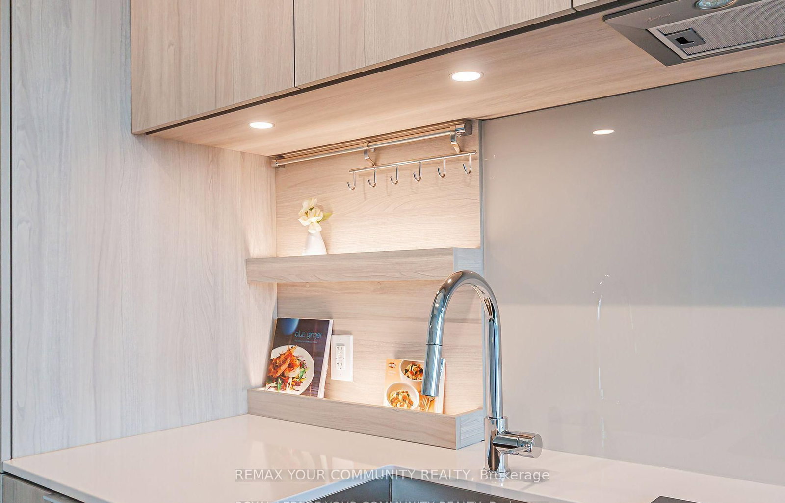 28 Ann Street, Unit 806 - Photo 8