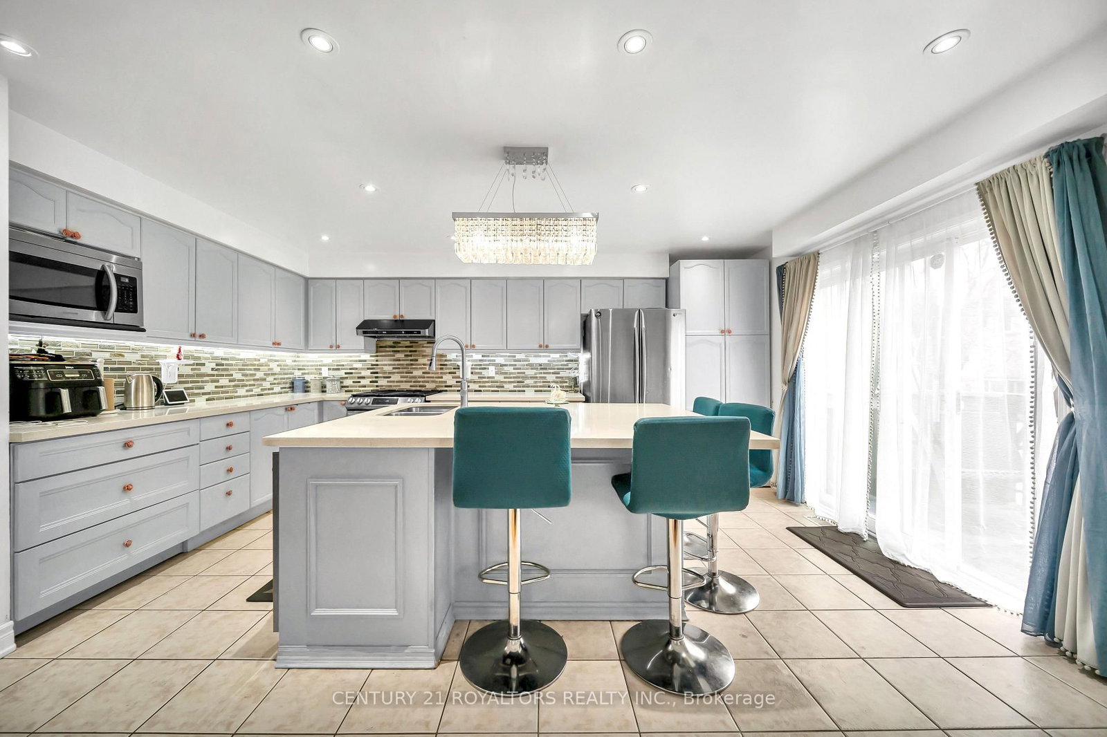 Detached House for sale at 5 Farthingale Crescent, Brampton, Ontario, L7A 1R3 - Fletcher's Meadow - MLS: W13008234