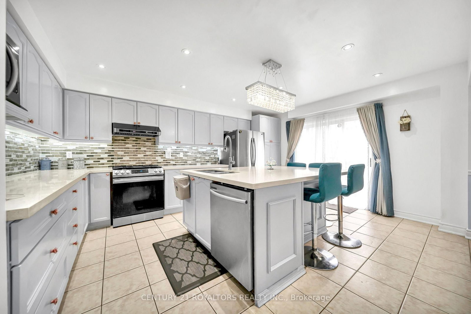 Detached House for sale at 5 Farthingale Crescent, Brampton, Ontario, L7A 1R3 - Fletcher's Meadow - MLS: W13008234