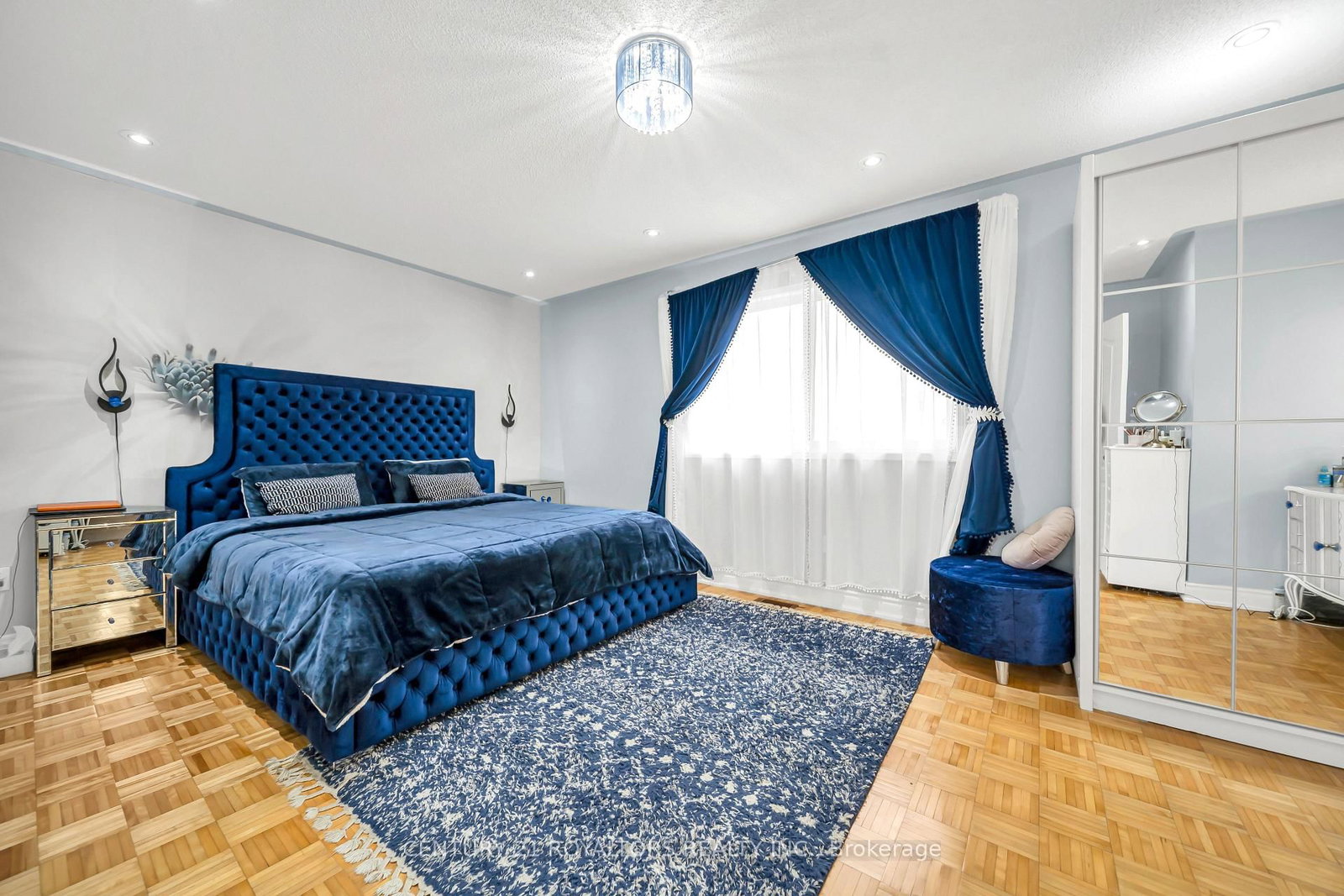 Detached House for sale at 5 Farthingale Crescent, Brampton, Ontario, L7A 1R3 - Fletcher's Meadow - MLS: W13008234