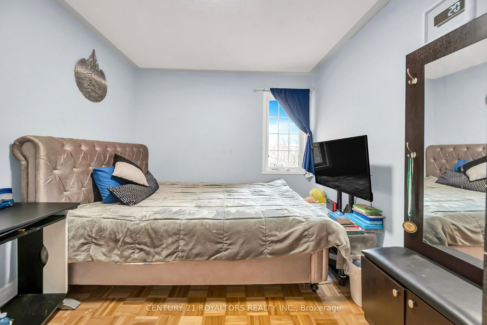 Detached House for sale at 5 Farthingale Crescent, Brampton, Ontario, L7A 1R3 - Fletcher's Meadow - MLS: W13008234