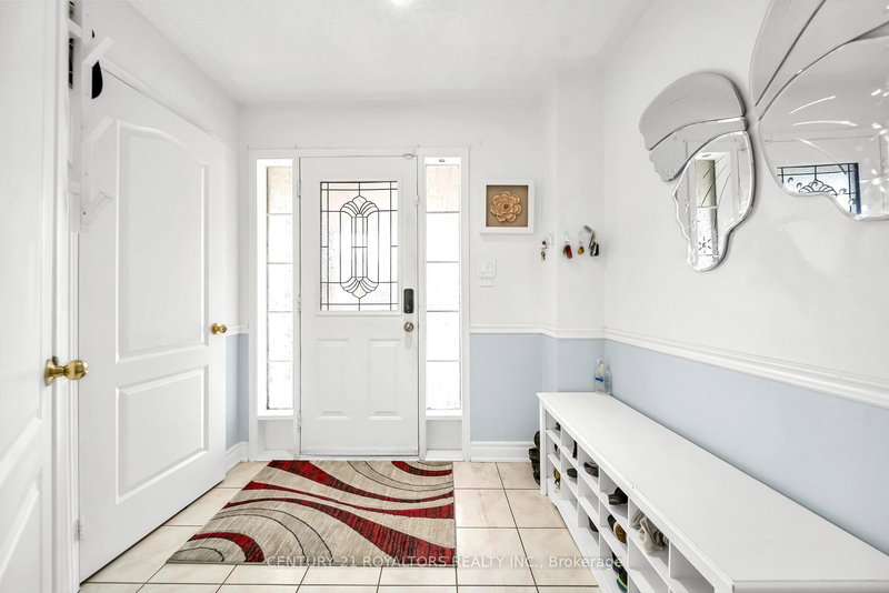 5 Farthingale Cres, Brampton, L7A 1R3 | Image 3