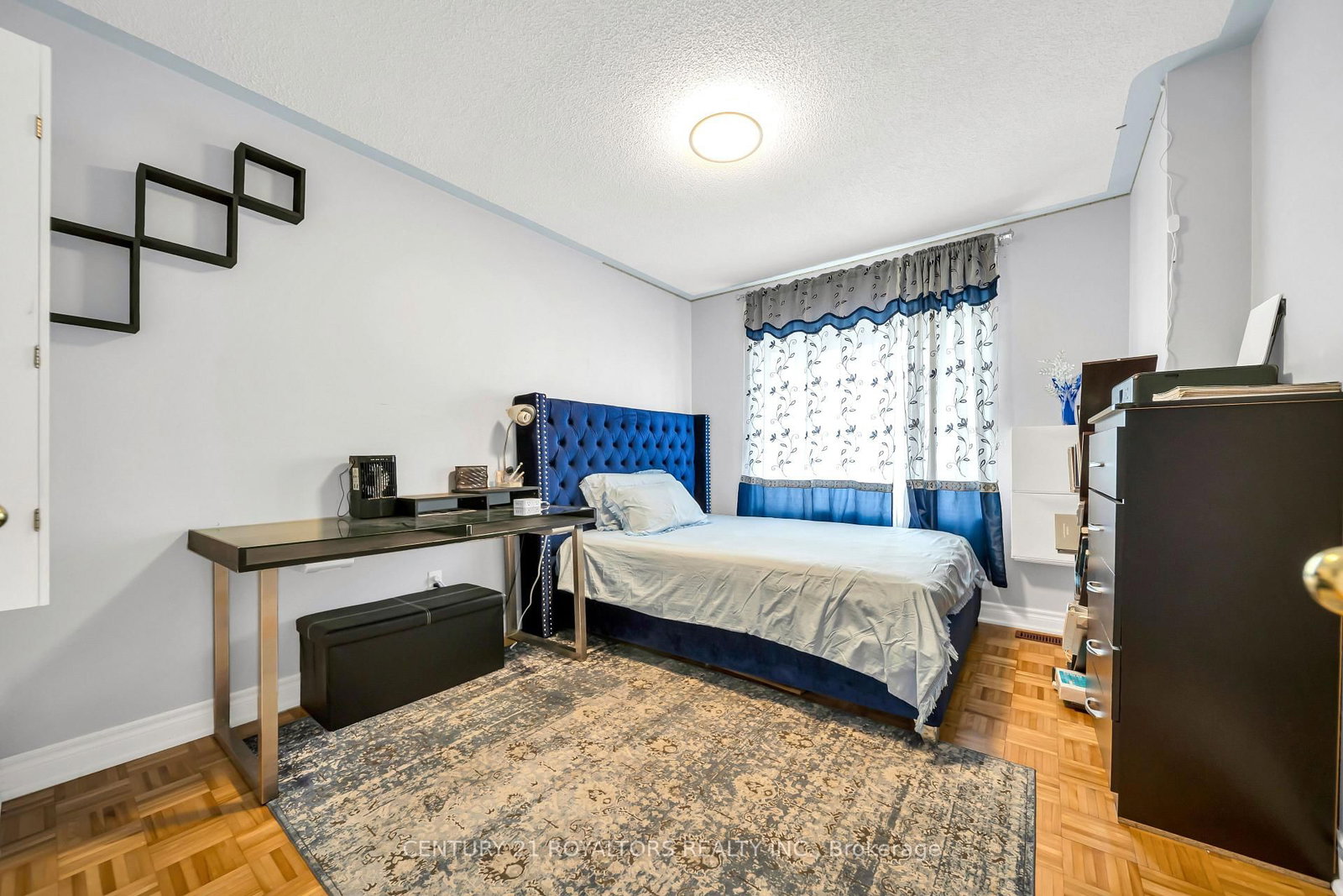 Detached House for sale at 5 Farthingale Crescent, Brampton, Ontario, L7A 1R3 - Fletcher's Meadow - MLS: W13008234