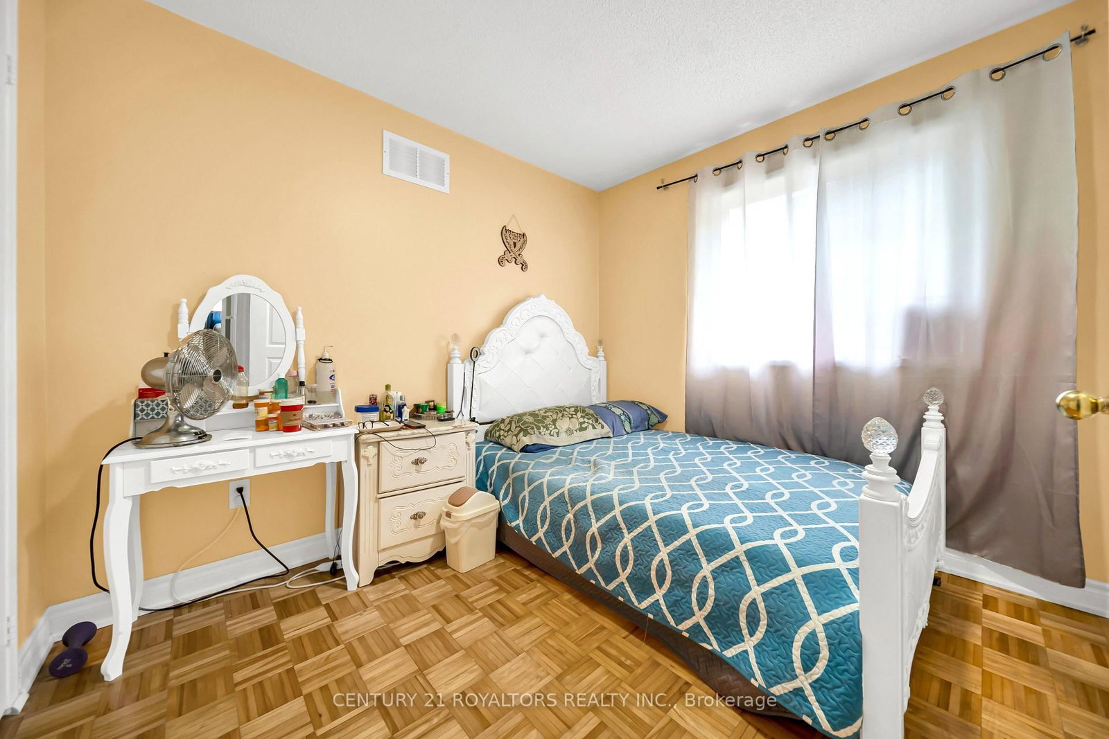 Detached House for sale at 5 Farthingale Crescent, Brampton, Ontario, L7A 1R3 - Fletcher's Meadow - MLS: W13008234