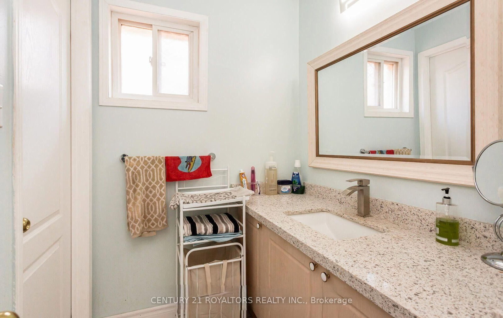 Detached House for sale at 5 Farthingale Crescent, Brampton, Ontario, L7A 1R3 - Fletcher's Meadow - MLS: W13008234