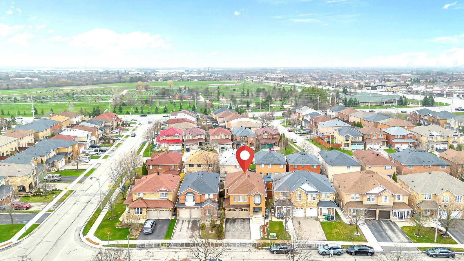 Detached House for sale at 5 Farthingale Crescent, Brampton, Ontario, L7A 1R3 - Fletcher's Meadow - MLS: W13008234