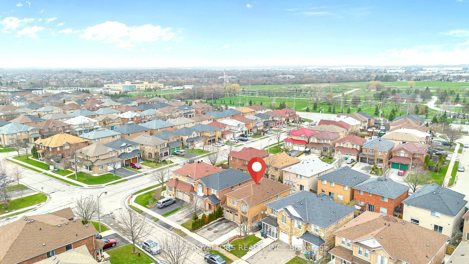 Detached House for sale at 5 Farthingale Crescent, Brampton, Ontario, L7A 1R3 - Fletcher's Meadow - MLS: W13008234