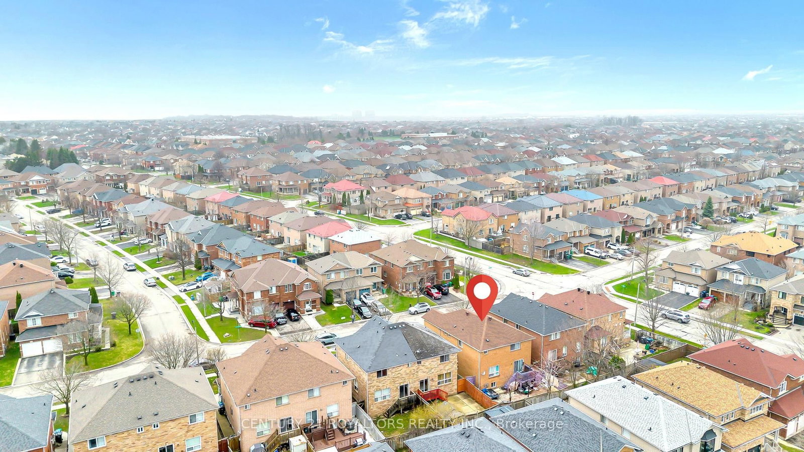 Detached House for sale at 5 Farthingale Crescent, Brampton, Ontario, L7A 1R3 - Fletcher's Meadow - MLS: W13008234